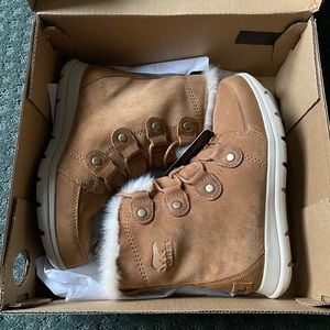 Sorel Explorer Joan women’s boots, size 7.5